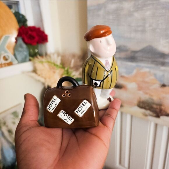 New RARE 1992 Five & Dime Tourist Man With Suitcase Salt & Pepper Shaker. - Picture 14 of 15